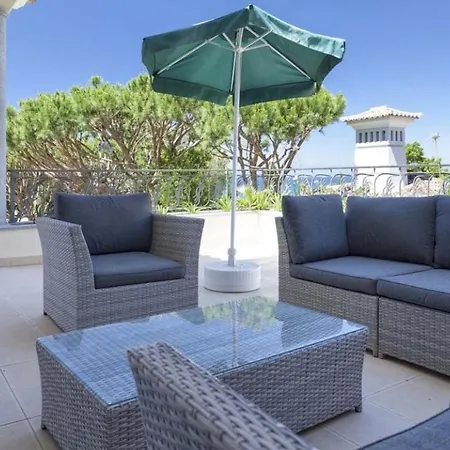 Sleeps 8 Pool Air Con Wifi *