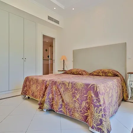 Sleeps 8 Pool Air Con Wifi *