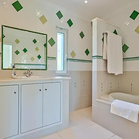 Sleeps 8 Pool Air Con Wifi *