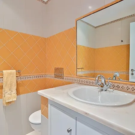 Βίλα Sleeps 8 Pool Air Con Wifi *