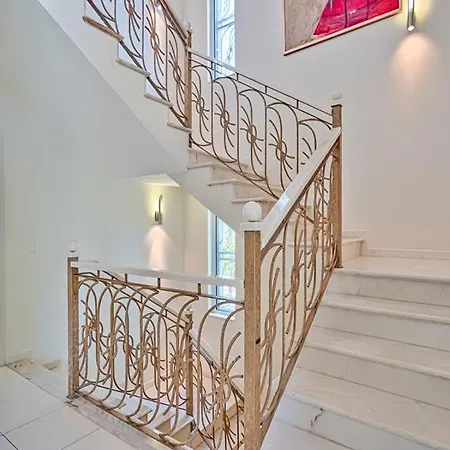Βίλα Sleeps 8 Pool Air Con Wifi