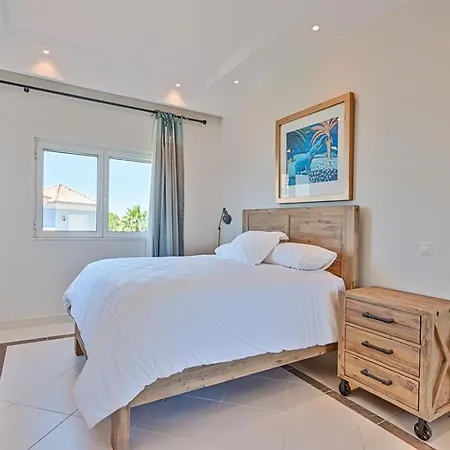 Sleeps 8 Pool Air Con Wifi *