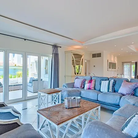 Villa Sleeps 8 Pool Air Con Wifi *